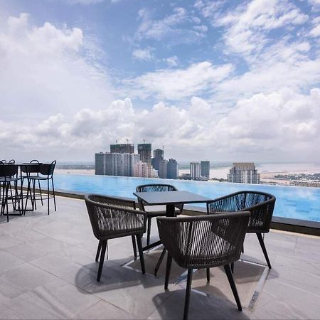 Sf Hotel Penthouse Residences Phnom Penh Bagian luar foto