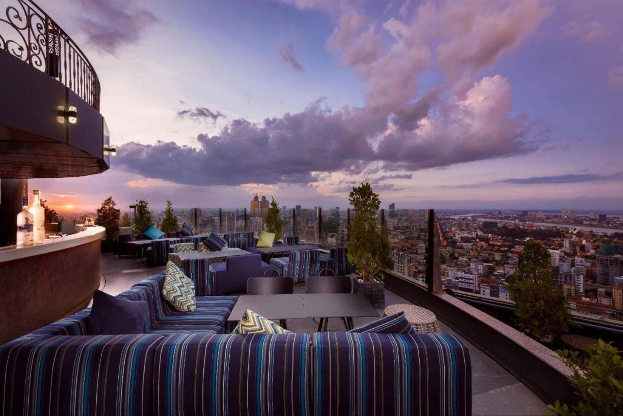 Sf Hotel Penthouse Residences Phnom Penh Bagian luar foto
