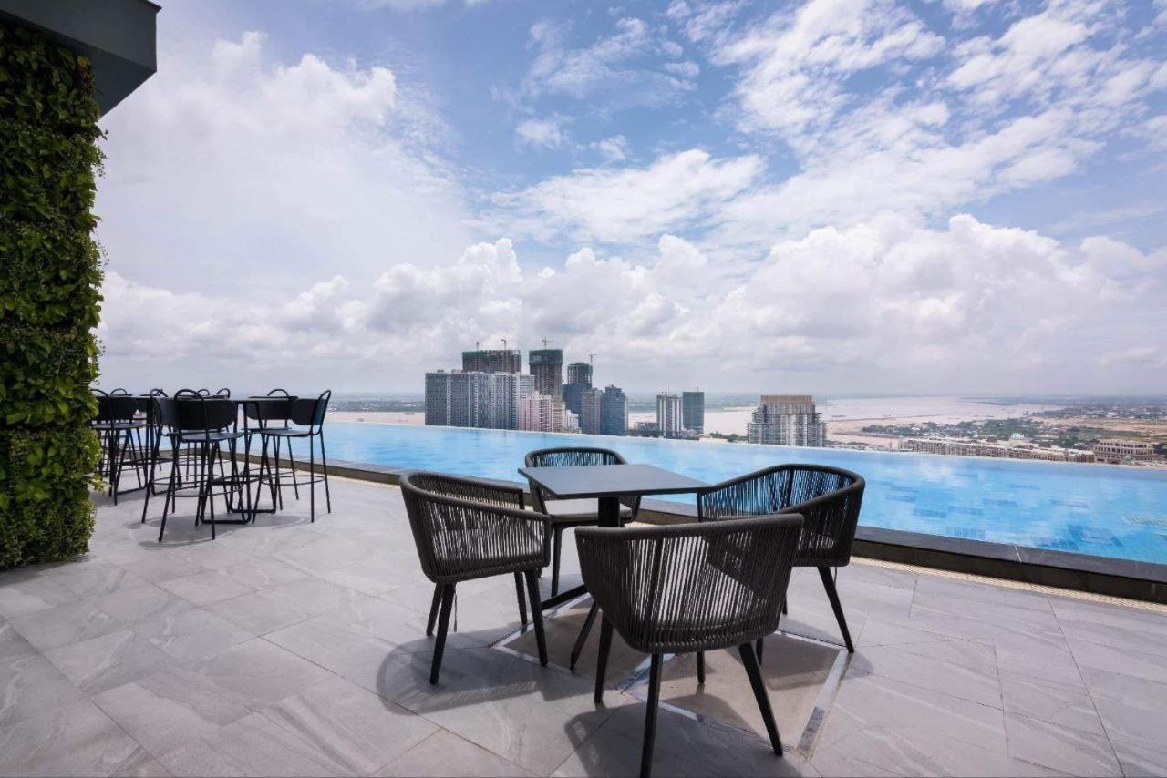 Sf Hotel Penthouse Residences Phnom Penh Bagian luar foto