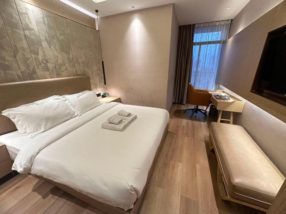Sf Hotel Penthouse Residences Phnom Penh Bagian luar foto