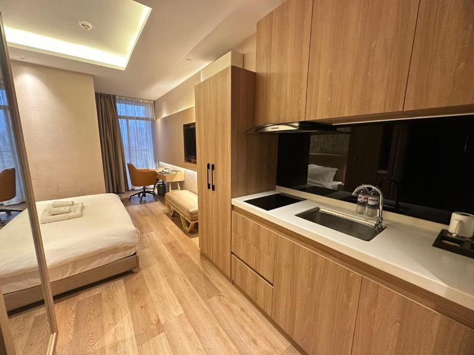 Sf Hotel Penthouse Residences Phnom Penh Bagian luar foto