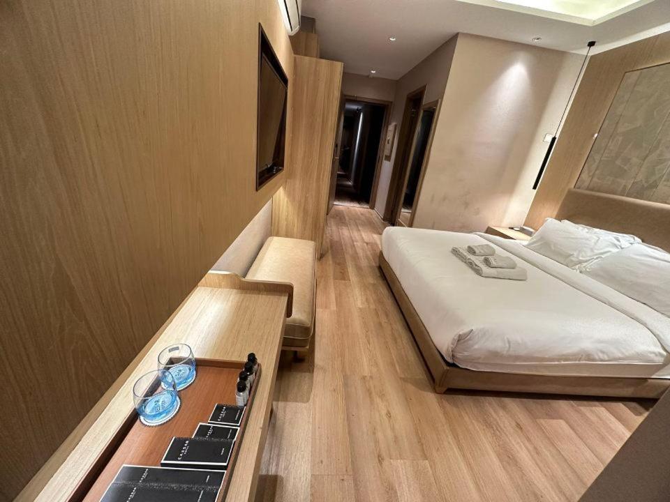 Sf Hotel Penthouse Residences Phnom Penh Bagian luar foto