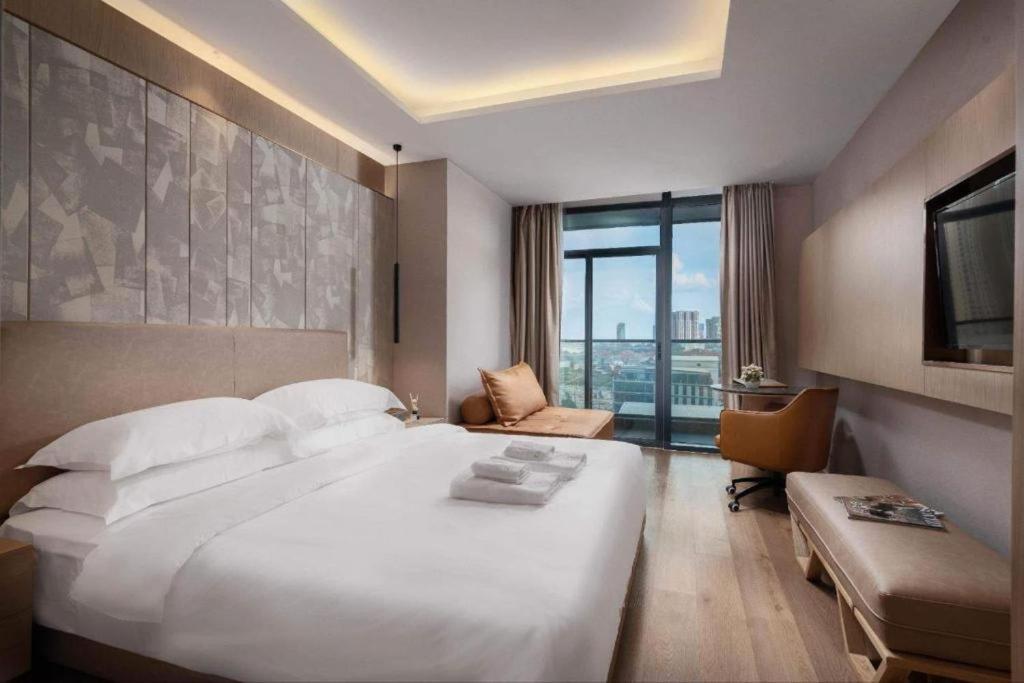 Sf Hotel Penthouse Residences Phnom Penh Bagian luar foto